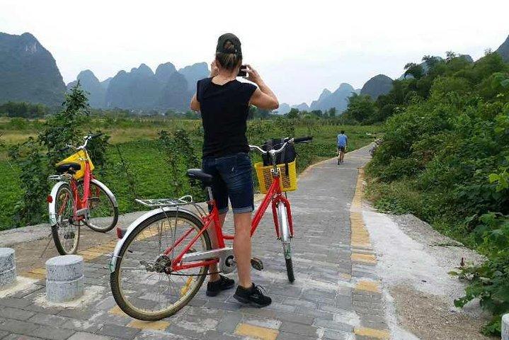 Private Yulong River, Xianggong Mountain and Countryside Bike Tour