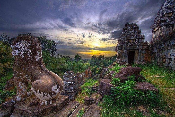 Rolous Group Temples plus lunch with Sunset Tour