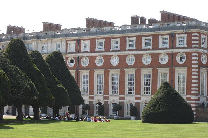 Hampton Court Palace 3hr tour: Henry VIII's & William III's intriguing Palaces