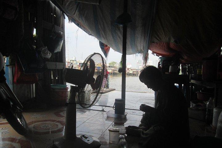 Saigon Slum tour, Chillspots tour by scooter | Female driver