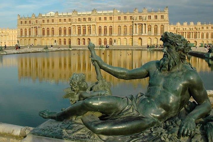 Excursion to Versailles by train with entrance to the Palace and Gardens