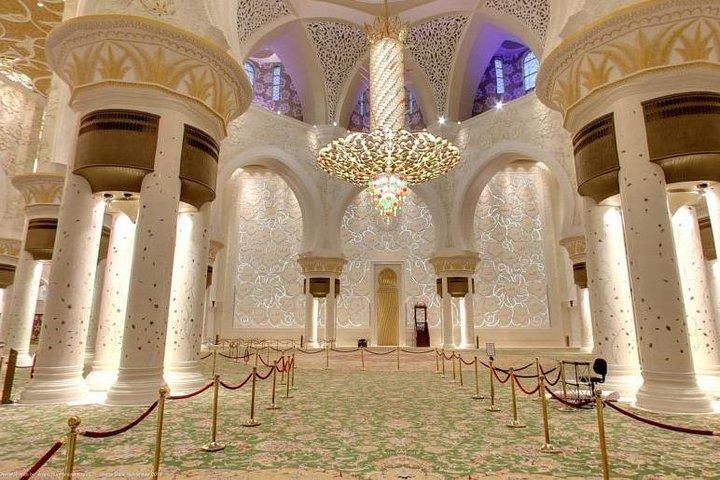 Abu Dhabi Tour with Grand Mosque and BAPS Temple