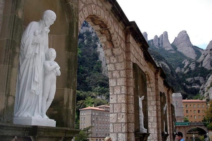 Private Montserrat with Lunch and Wine Tasting from Barcelona
