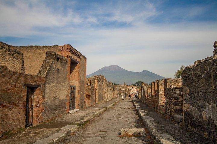 Daytrip from Rome to Pompeii and Amalfi Coast