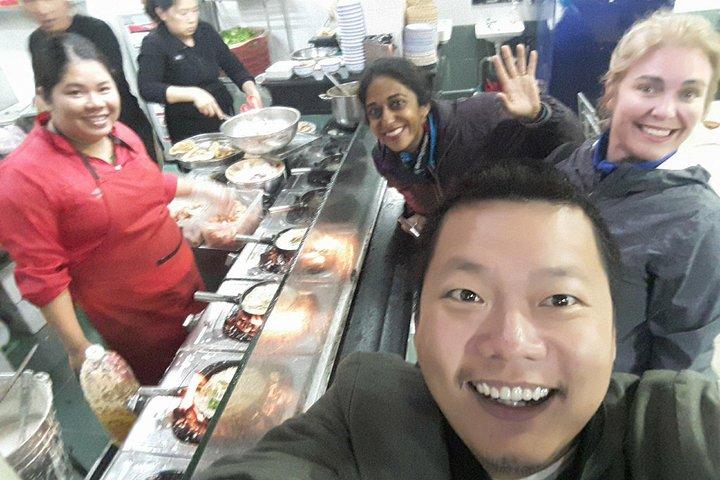 Hue Food Tour by Walking or Cyclo or Motorbike with Driver