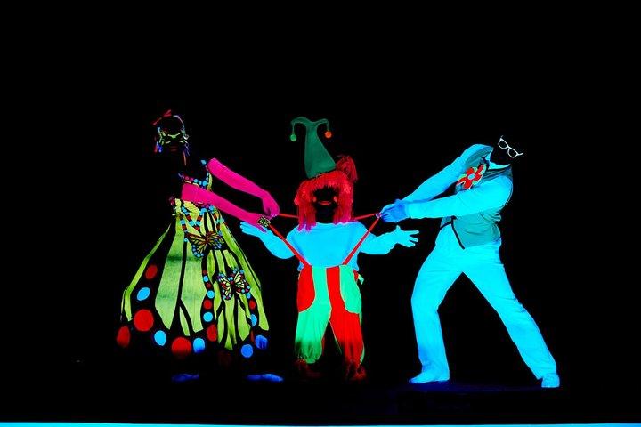 Skip the Line: WOW Show Black Light Theater in Prague Ticket