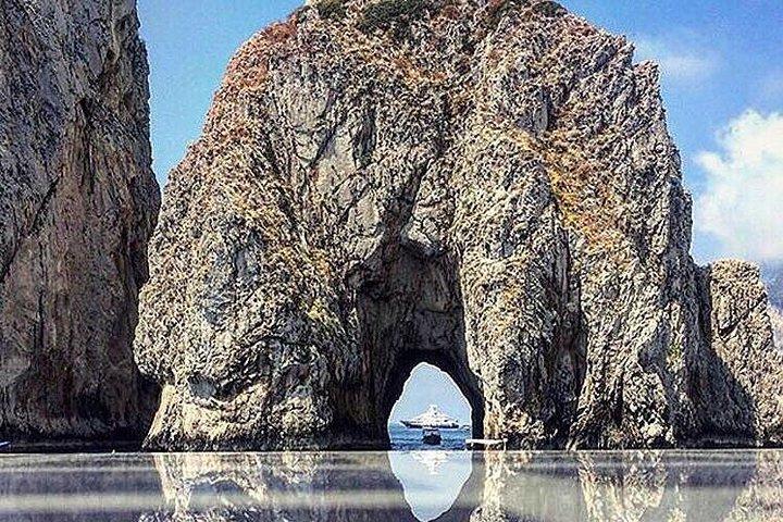 Capri Luxury Private Boat Tour from Capri or Napoli