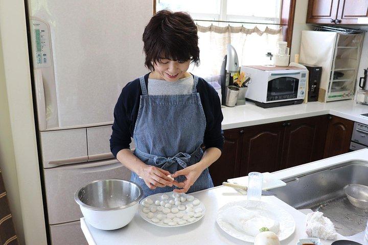 Private Market Tour and Cooking Class with Kanae, a Sapporo Local
