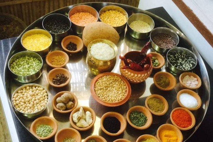 Market Tour and North Indian Vegetarian Cooking Class in Jaipur