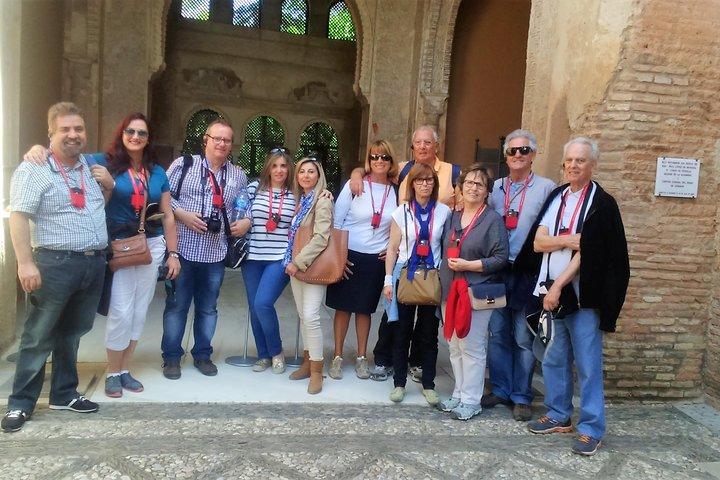 Top Alhambra Tour with Nasrid Palaces:Join a Group.Skip the line.