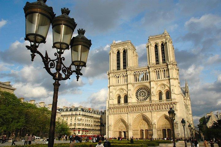Half-Day Private Paris City Tour with Private Guide and Driver