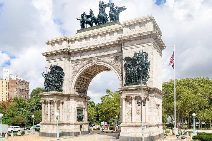 Private Manhattan and Brooklyn Full-Day Tour with Driver-Guide and Vehicle