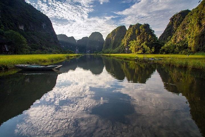 Enchanting Full Day Ninh Binh Caves and Temples from Hanoi