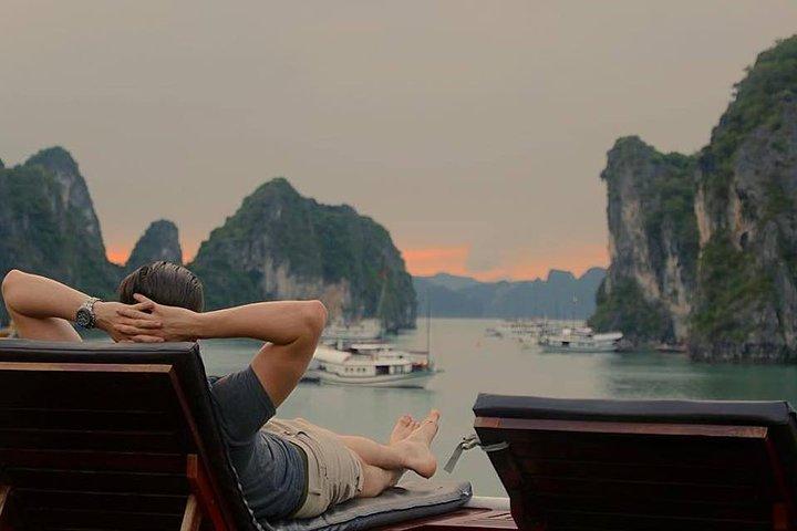 Halong Bay Cruise 3D2N - Kayaking Explorer & Round-trip transfer from Hanoi
