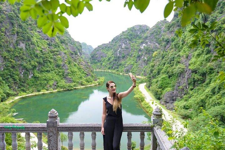 Ninh Binh Day Trip from Hanoi: Hoa Lu, Tuyet Tinh Coc, and Tam Coc