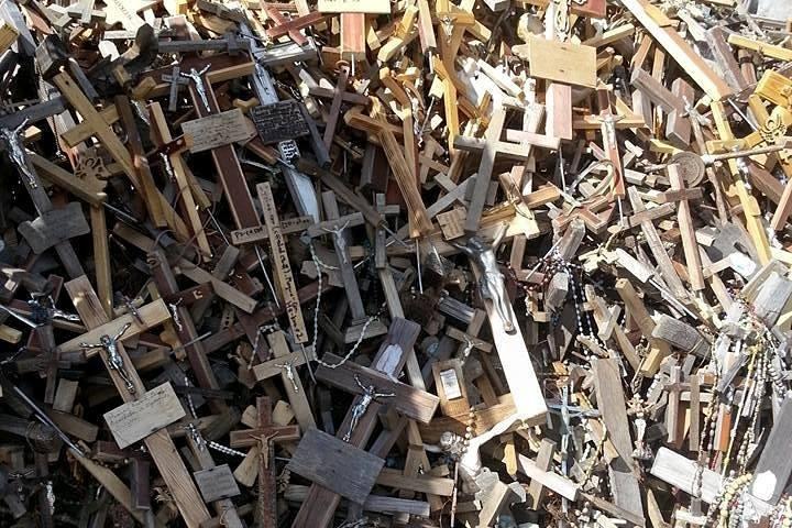 Private Trip from Vilnius to Riga: Hill of Crosses, Rundale Palace, Bauska castl