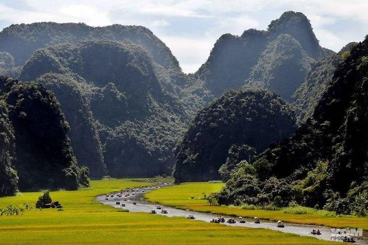 Private Day Tour to Hoa Lu Hang Mua Hiking and Tam Coc Biking