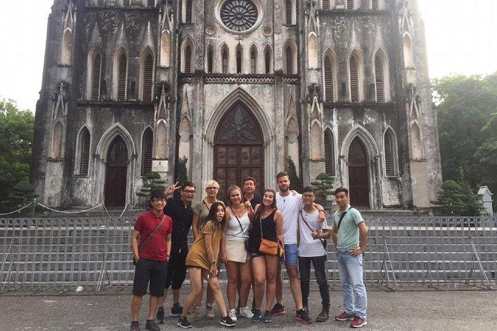 Hanoi: Shopping and Food Market Tour by Motorbike