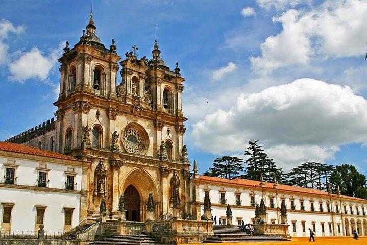 Medieval Knights Templar and Alcobaça Private Day Trip from Lisbon