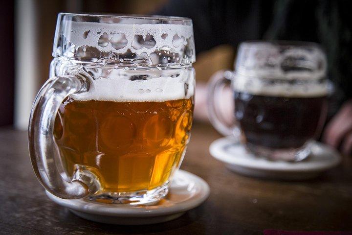 London Historic Pubs Private Tour With Free Drinks!