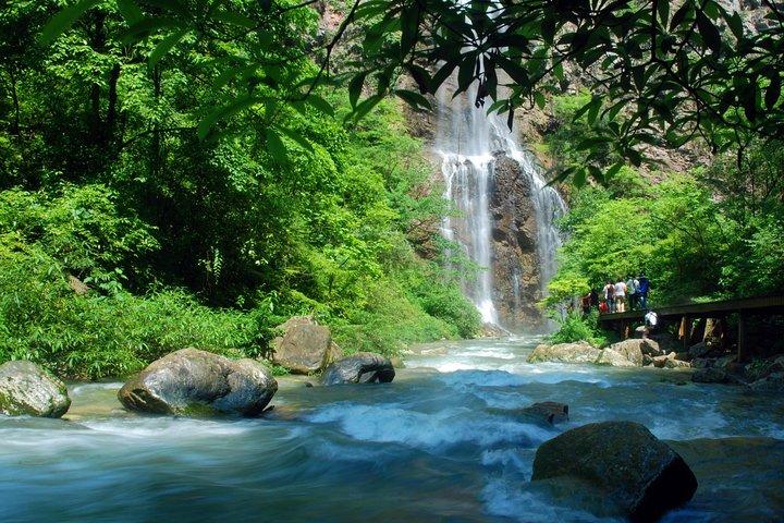 1-Day Private Tour to Glass Bridge & Yellow Dragon Cave