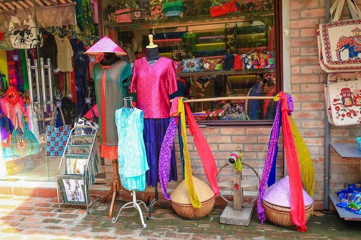 Private full-day tour: Hanoi-Thay pagoda-Tay Phuong pagoda-Van Phuc silk village