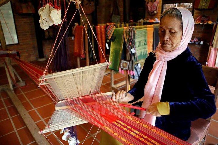 Cu Da and Van Phuc Villages: Private Tour from Hanoi