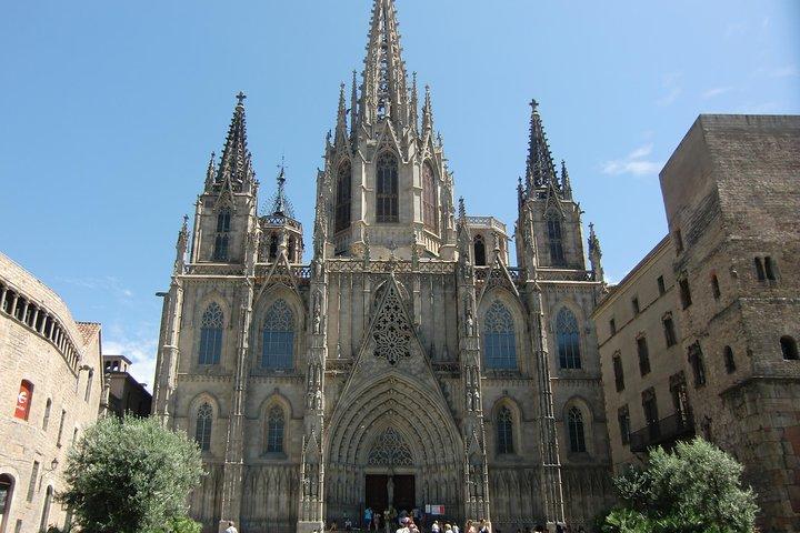 Private Full Day City Tour of Barcelona and Monastery of Montserrat w/ pick up