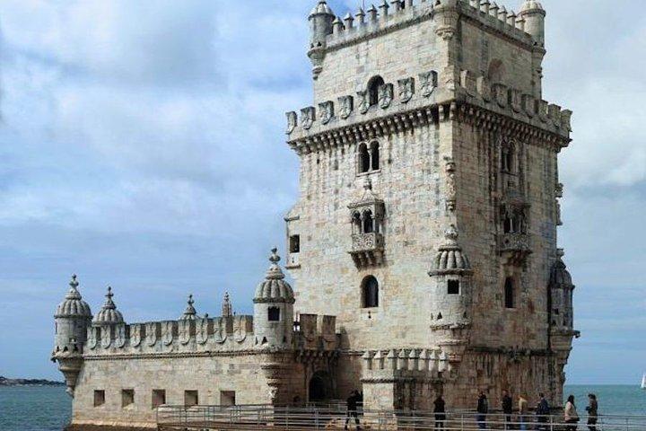 Private 8-hour Tour in Lisbon with Hotel pick up