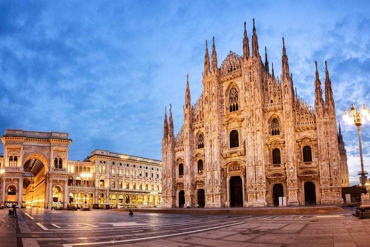 Private 4-Hour Walking Tour of Milan with private official tour guide