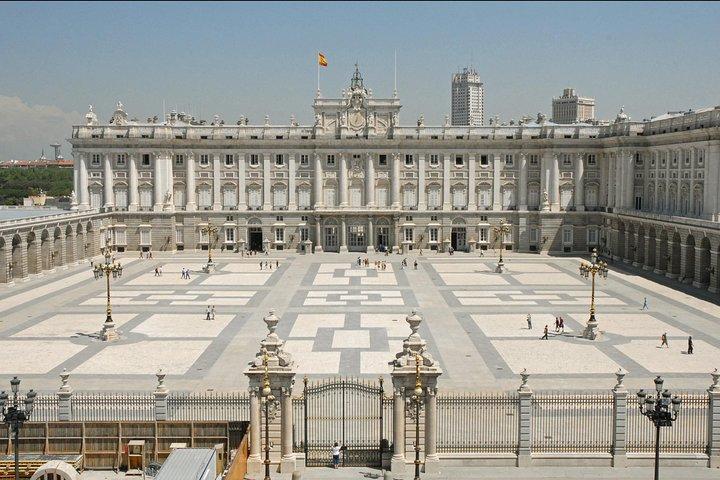 Private Madrid Walking Tour with Royal Palace tickets