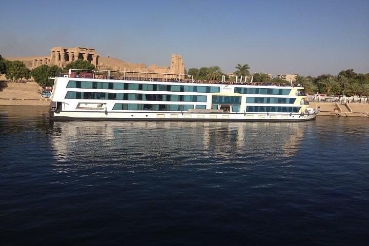 Nile Cruise from Luxor to Aswan incl Abu Simbel w/ Private Sightseeing