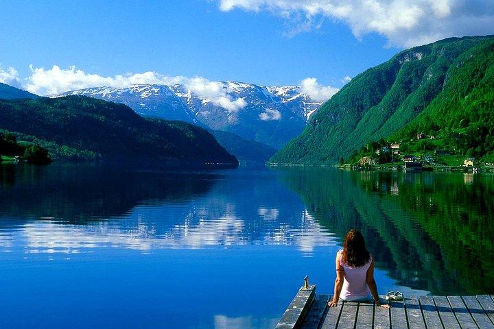 Bergen: Private Full-Day Waterfall day to Hardangerfjord & cruise