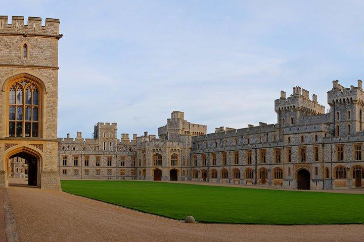 Windsor Castle: Private Chauffeured Luxury Minivan from London