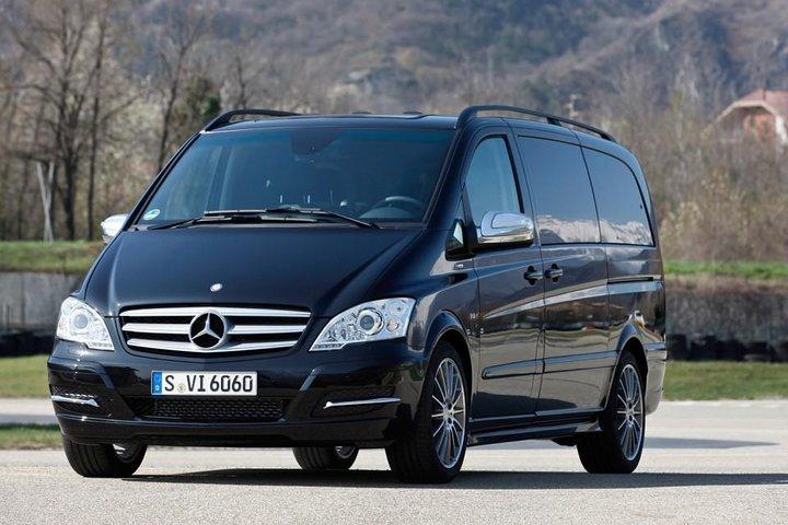 Private Luxury Minivan Half-Day Guided City Tour with a Blue-Badge Guide