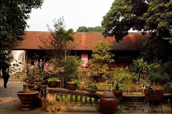Duong Lam Ancient Village and Biking Tour from Hanoi