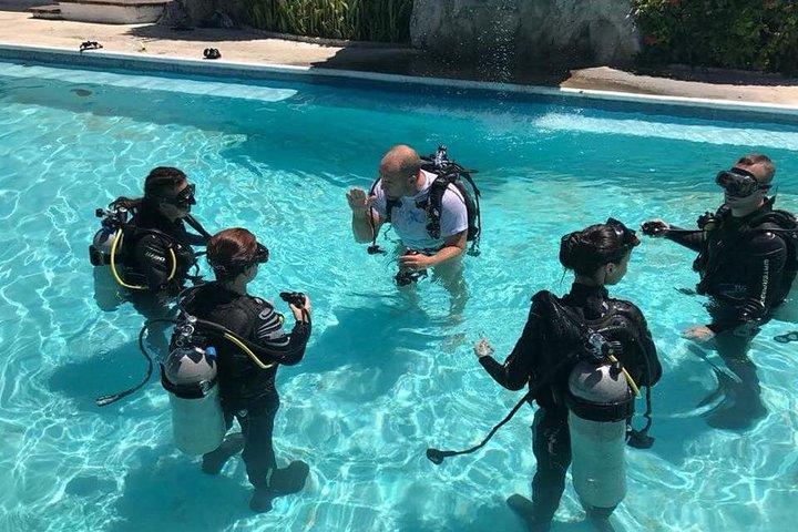 Open Water Diver course PADI in Cancun