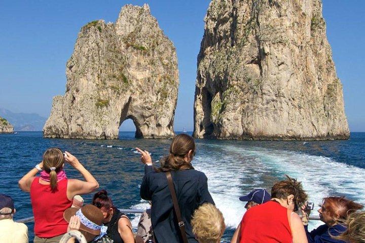 From Naples: Capri Island Tour with Lunch and Blue Grotto