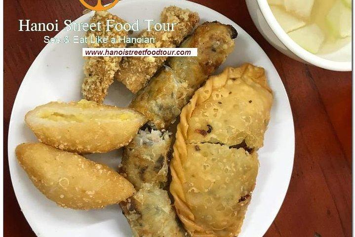 Hanoi Nightlife Street Food Tour with Small group