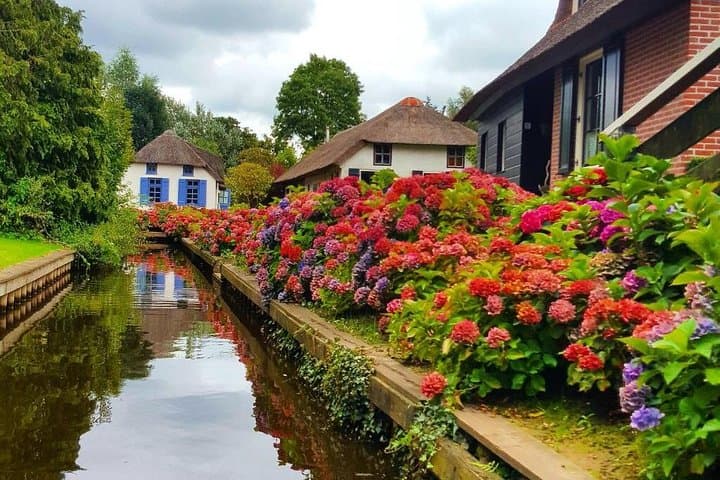Giethoorn Guided DayTrip from Amsterdam