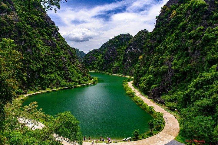 Ninh Binh Daily Tour: Hoa Lu- Am Tien Cave - Tam Coc- Bike - Bich Dong pagoda