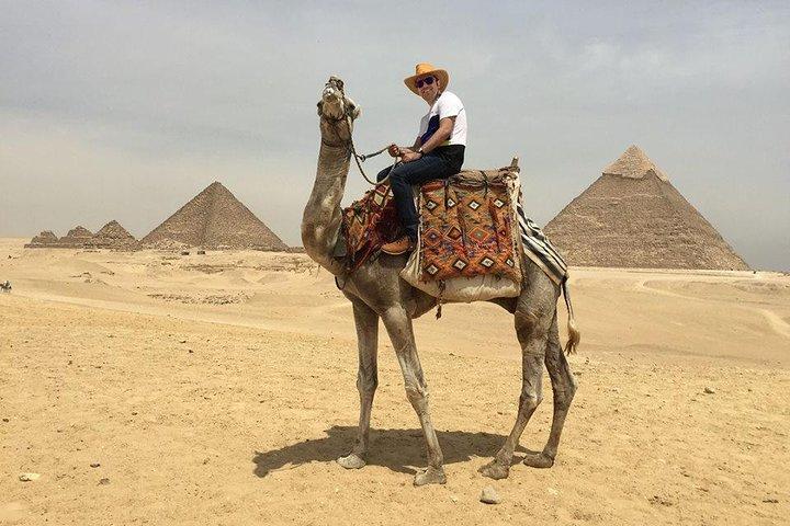 Cairo layover to Giza pyramids and Egyptian museum