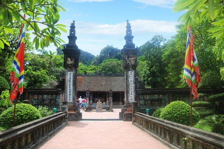 Hoa Lu - Tam Coc - Ninh Binh Day Tour: Biking, Visit Local Family