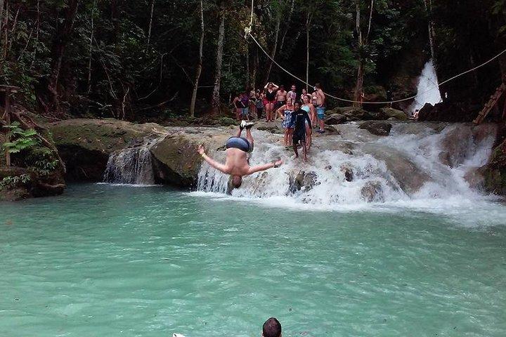 Blue Hole & Jamaica Sightseen Tour Included Transportation