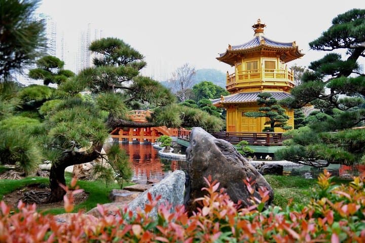 Small-Group Tour: Temples & Markets Discovering [PROMOTION]
