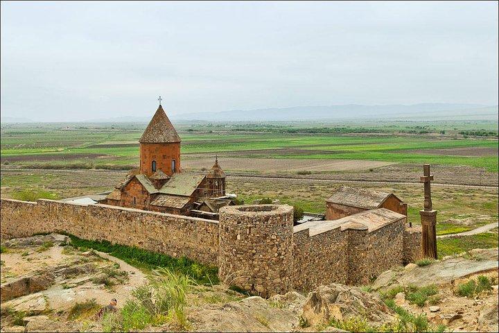 Private tour to Khor Virap, Noravank, ancient Birds-Cave, Hin Areni wine factory