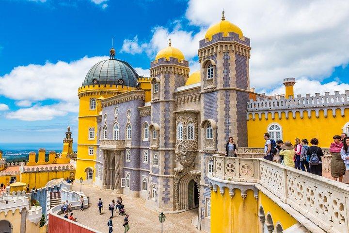Sintra and Cascais Small Group Tour with Ticket