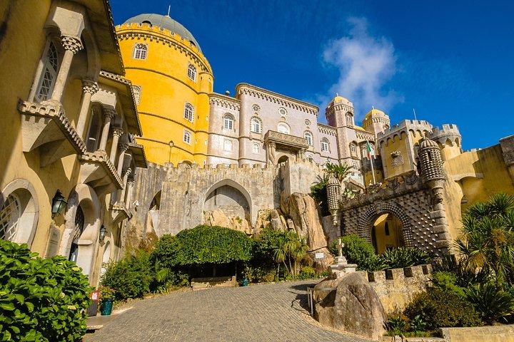 Sintra and Cascais Small Group Tour with Ticket