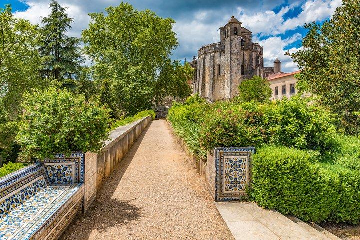 From Lisbon: Knights Templar Day Trip to Tomar & Almourol Castle