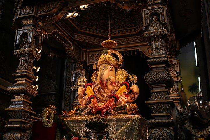 Guided Highlights of Pune Car Tour with a local (4 Hrs Sightseeing in AC Car)